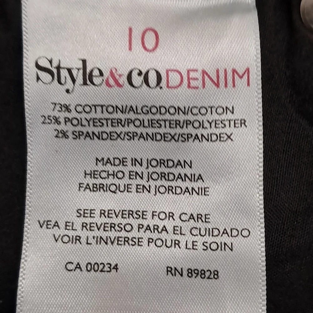 Style & Co Women's Size 10 Dark Blue Capri Jeans with Cuff Accents